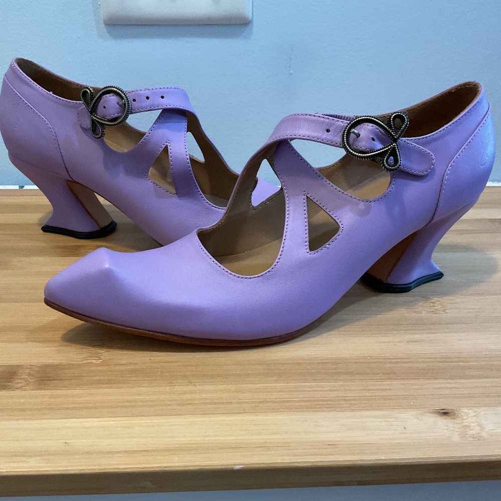 John Fluevog ~ Lavender~ Maddalena woman’s size 8